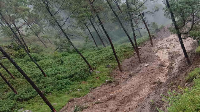 थराली में भारी बारिश से मलबा आया, सगवाड़ा गांव में मकान ढहा