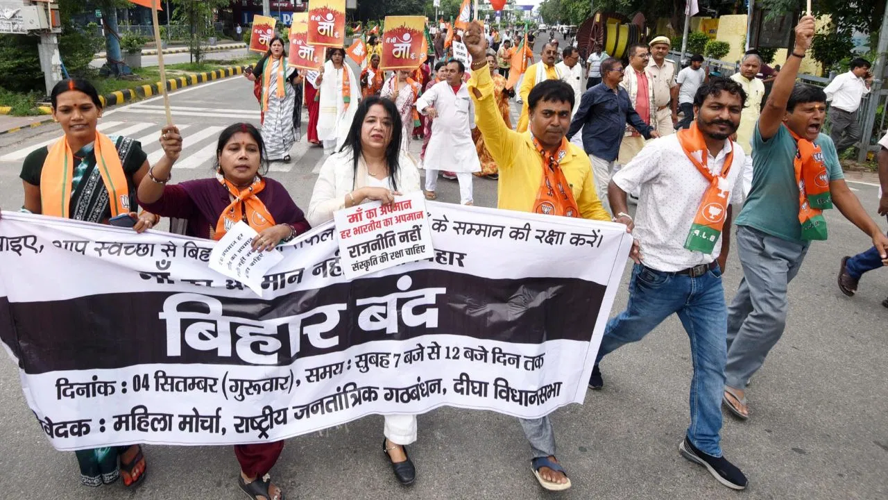 पटना में बिहार बंद का असर, बीजेपी कार्यकर्ताओं ने किया प्रदर्शन