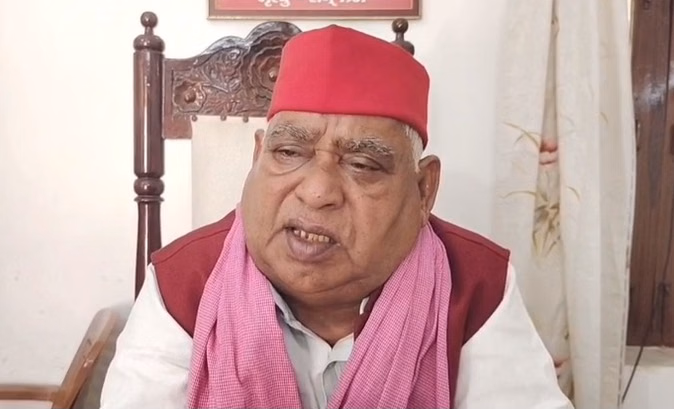 बाराबंकी में एबीवीपी पर लाठीचार्ज, सपा सांसद अवधेश प्रसाद ने योगी सरकार को घेरा