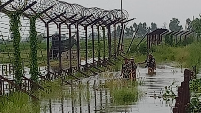पंजाब बाढ़ में भारत-पाक सीमा पर तबाही: 110 किमी फेसिंग क्षतिग्रस्त