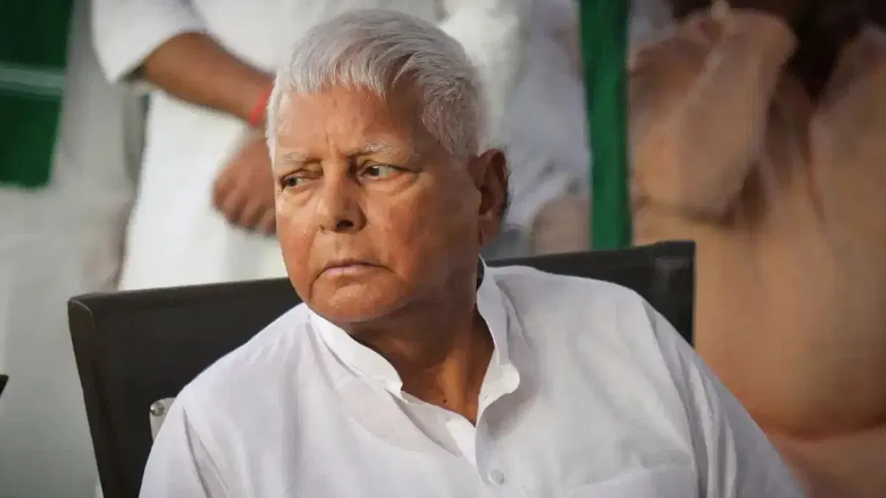 ‘विक्ट्री चाहिए बिहार से, फैक्ट्री देंगे गुजरात में’: लालू ने पीएम मोदी पर साधा निशाना