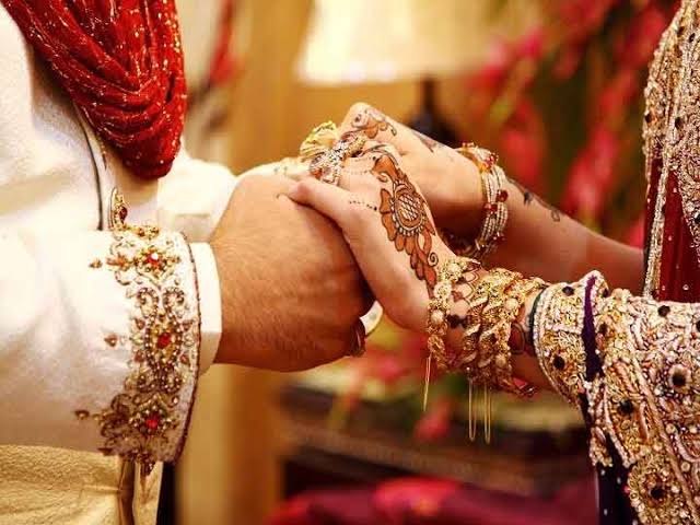 धर्म छिपाकर शादी करने की शिकायत, पत्नी पर कार्रवाई की मांग
