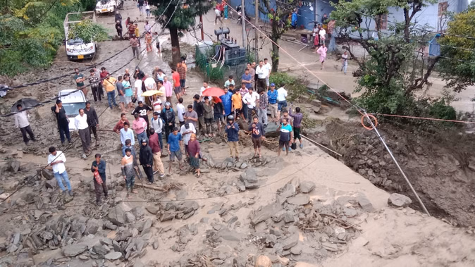 उत्तरकाशी में फिर फटा बादल, कई घर क्षतिग्रस्त, लोग सुरक्षित स्थानों पर पहुँचे