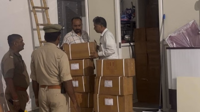 मोरी गेट में छापा: 17.72 लाख रुपये की अवैध कफ सिरप बरामद, दो गिरफ्तार