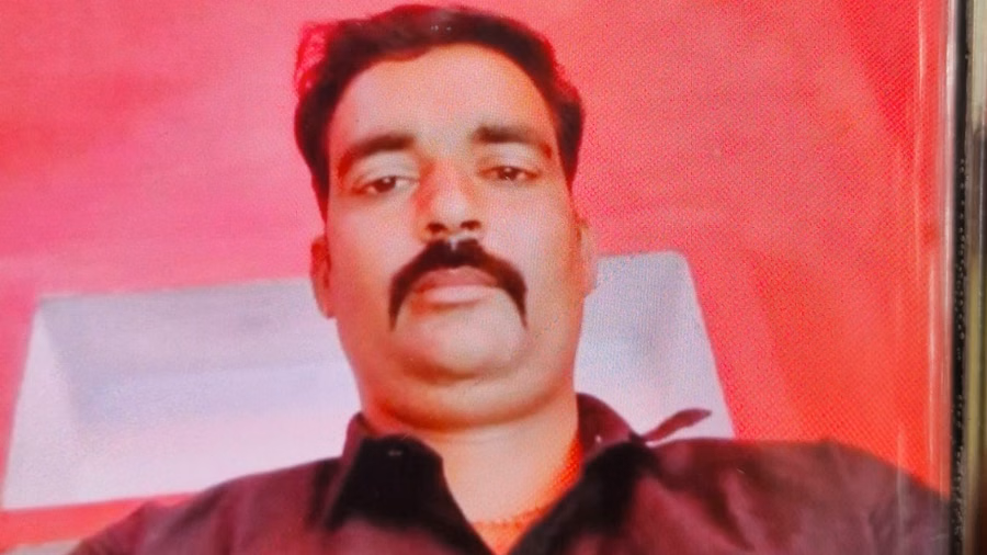 झांसी में डेयरी संचालक की सड़क पर दिनदहाड़े हत्या, पत्नी बुरी तरह घायल