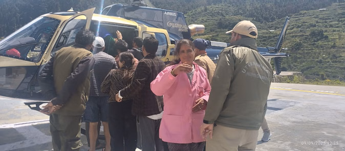उत्तरकाशी में हाईवे बंद, गर्भवती महिला को हेली से एम्स ऋषिकेश भेजा गया