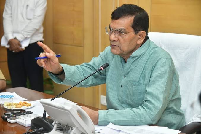 नगर विकास मंत्री ने अधिकारियों को त्योहारों पर फील्ड में सक्रिय रहने के निर्देश दिए