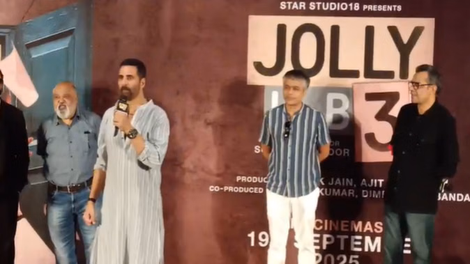 मेरठ में अक्षय कुमार और अरशद वारसी का जलवा, फिल्म प्रमोशन में उमड़ी भीड़