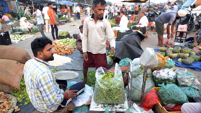 अगस्त में खुदरा मुद्रास्फीति बढ़ी, सब्जियों और मांस-मछली के दामों ने बढ़ाया दबाव