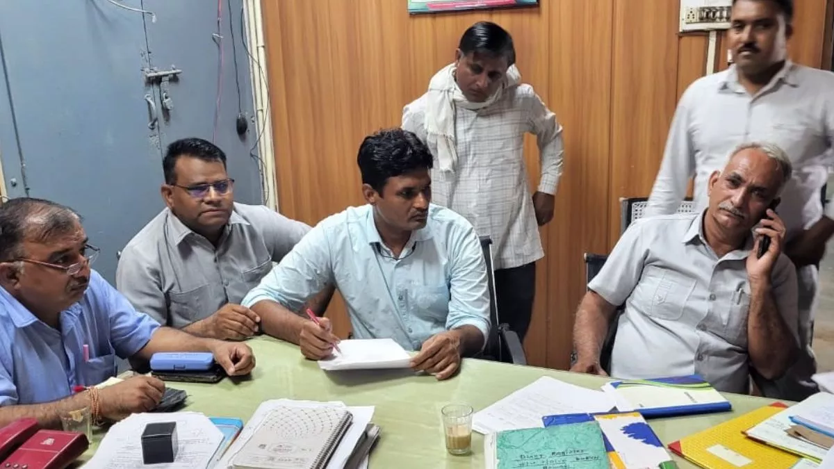 रेवाड़ी बिजली निगम में सीएम उड़नदस्ते की छापेमारी, कई कर्मचारी अनुपस्थित