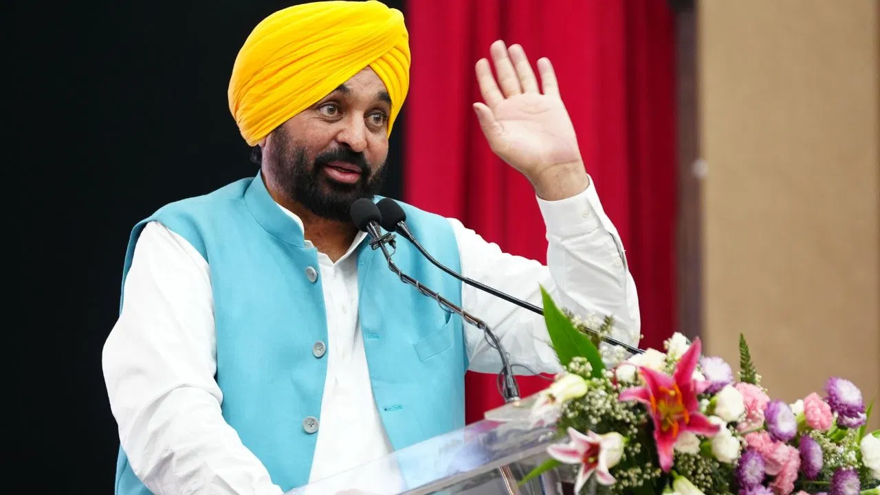भगवंत मान ने केंद्र पर साधा निशाना: श्रद्धा पर रोक, क्रिकेट को हरी झंडी क्यों?