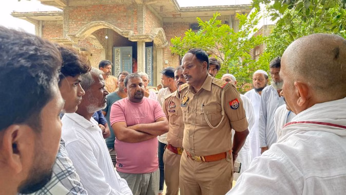 अंबेडकरनगर: परिजनों के विरोध से आहत प्रेमी युगल ने खाया जहर
