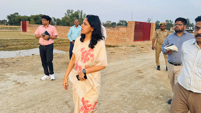 यूपी में बड़ा प्रशासनिक फेरबदल, 16 आईएएस अधिकारियों का ट्रांसफर