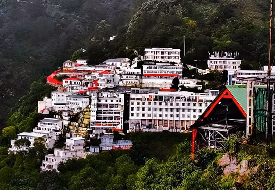 भूस्खलन के 22 दिन बाद माता वैष्णो देवी यात्रा फिर से शुरू, श्रद्धालुओं में लौटा उत्साह