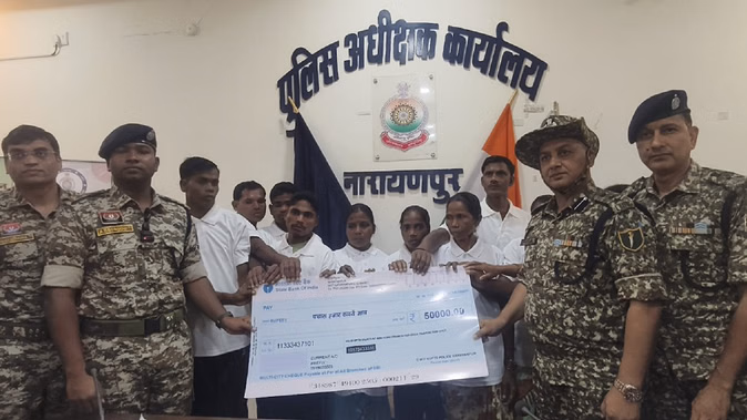 छत्तीसगढ़ में नक्सल विरोधी अभियान सफल, 12 माओवादी आत्मसमर्पण, दो नक्सली ढेर