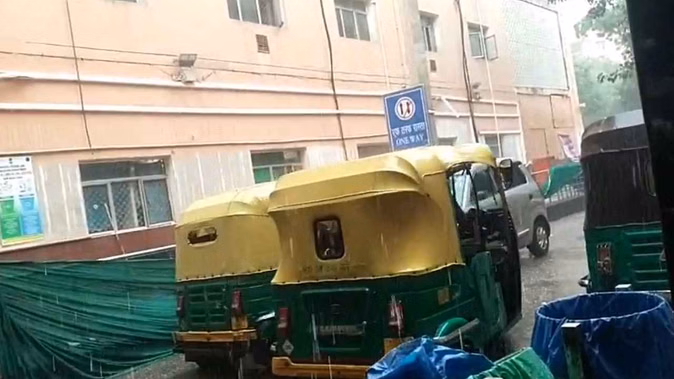 दिल्ली-एनसीआर में बदला मौसम, हल्की बारिश से लोगों को मिली राहत