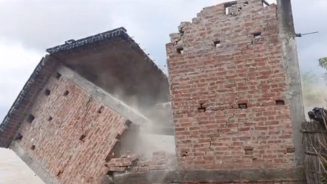 लखीमपुर खीरी में शारदा ने मचाई तबाही, 10 और मकान नदी में समाए
