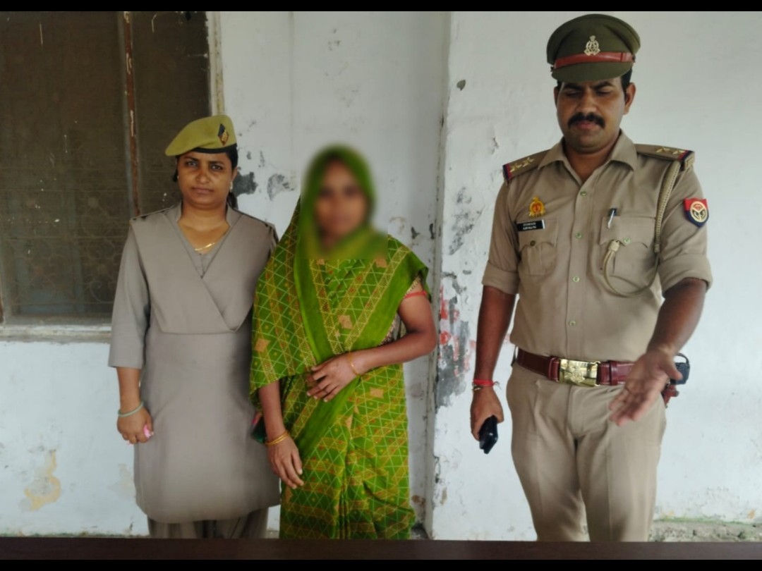 हाथरस: ओवरड्राफ्ट फ्रॉड मामले में आरोपी की मां भी गिरफ्तार, 9 लाख रुपये बरामद