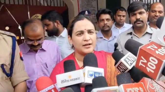 अपर्णा यादव बोलीं- गूगल कर लीजिए, कांग्रेस की पोल खुद खुल जाएगी