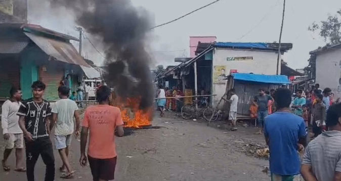 पूर्णिया में दुर्गा प्रतिमा खंडित, आगजनी और तोड़फोड़ के बाद भारी पुलिस बल तैनात