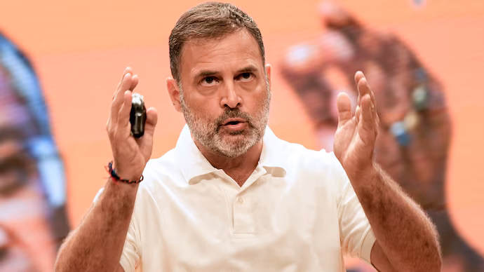 वायनाड में राहुल गांधी ने दोहराया वोट चोरी का आरोप, चुनाव आयोग पर उठाए सवाल