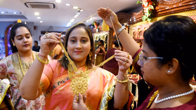जीएसटी परिषद की बैठक में अहम बदलाव, हीरा-आभूषण उद्योग को राहत