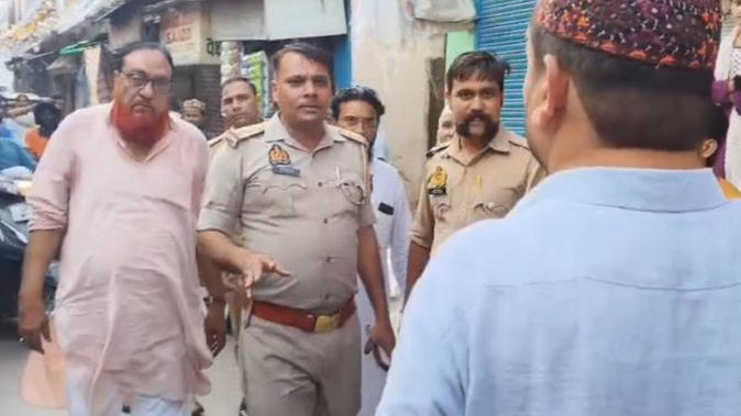 बरेली में पोस्टर विवाद: आईएमसी नेता का इंस्पेक्टर को खुलेआम धमकी देने वाला वीडियो वायरल