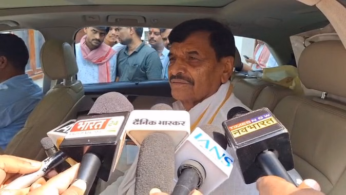 आजम खां सिर्फ सपा के साथ, अन्य दलों में शामिल होने की खबरें झूठी: शिवपाल