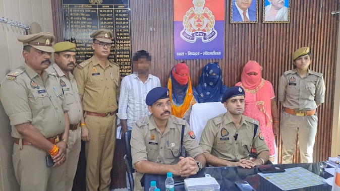 अलीगढ़ में हनी ट्रैप गैंग का सरगना और तीन महिला सदस्य गिरफ्तार