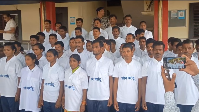 दंतेवाड़ा में पुलिस को बड़ी कामयाबी, 71 नक्सलियों ने किया आत्मसमर्पण