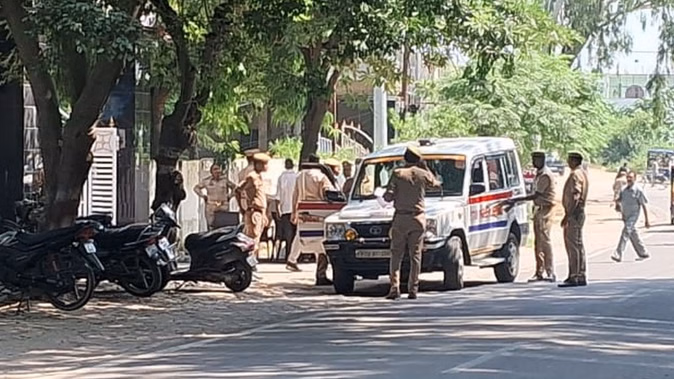 युवक ने कीटनाशक खाकर एसएसपी दफ्तर पहुंचकर दर्ज कराया प्रार्थना पत्र