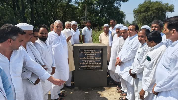 वीर सैनिक विवेक देशवाल की प्रथम पुण्यतिथि पर हवन और स्मृति द्वार का भूमि पूजन