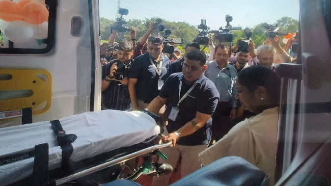 दिल्ली में स्वास्थ्य सेवाओं में सुधार: सीएम रेखा बोलीं, 'हम चाहते हैं कि पिज्जा से पहले एंबुलेंस पहुंचे'