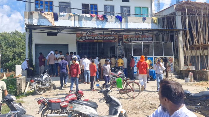 पिता ने रेस्टोरेंट में बेटी और प्रेमी पर चलाई गोली, किशोरी की मौत