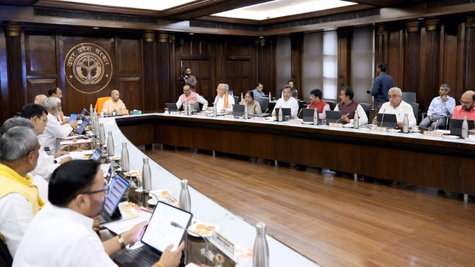 योगी कैबिनेट बैठक में 22 प्रस्ताव पास: दिवाली पर फ्री गैस सिलेंडर, छात्रों को स्कॉलरशिप