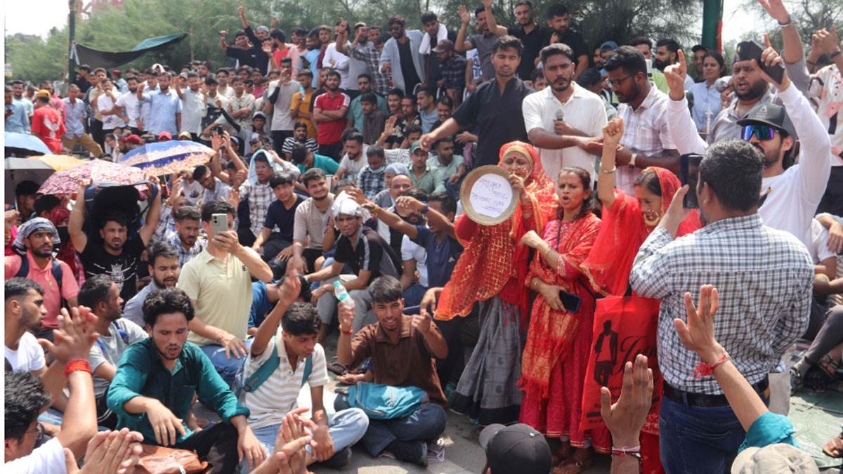 लेह से देहरादून - इन्हें चाहिए आजादी!