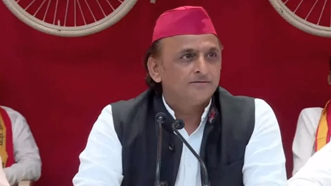 यूपी में किसान खाद संकट से जूझ रहे, अखिलेश ने भाजपा सरकार पर साधा निशाना