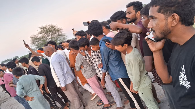 आजमगढ़ में सनसनीखेज मामला: सोंगर पुलिया पर तीन बच्चों के शव बरामद