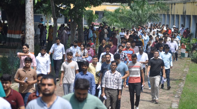 यूपी: एक बार फिर रद्द हुई 15 और 16 अक्तूबर को होने वाली पीजीटी परीक्षा