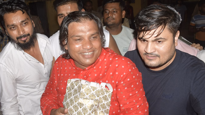 रिजवान सोलंकी जेल से रिहा, बच्चों और मां से मिलने पर छलके आंसू