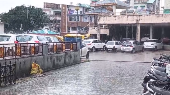 हिमाचल में मौसम ने बदली करवट, धर्मशाला में झमाझम बारिश से राहत