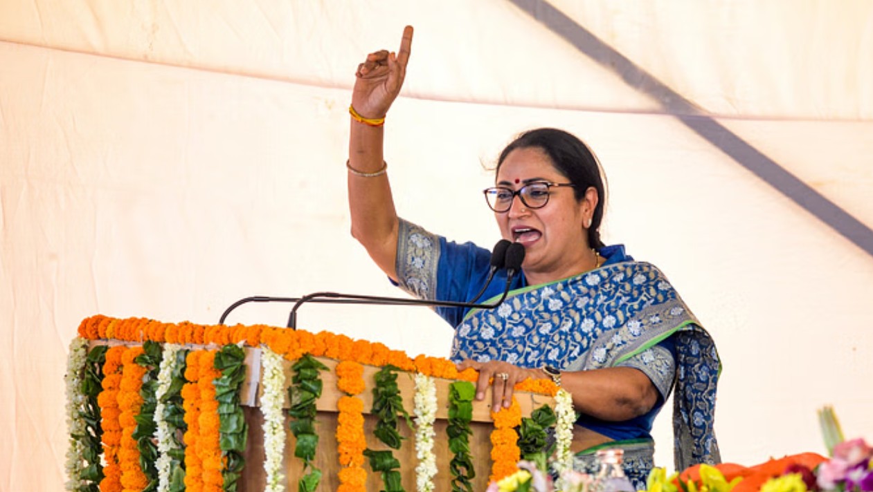 कोविड ड्यूटी में शहीद कर्मचारियों के परिवार को मिलेंगे 1 करोड़ रुपये: सीएम रेखा