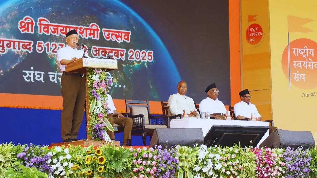 आरएसएस शताब्दी समारोह: मोहन भागवत ने स्वदेशी, सुरक्षा और हिंदू राष्ट्र पर जताई चिंता