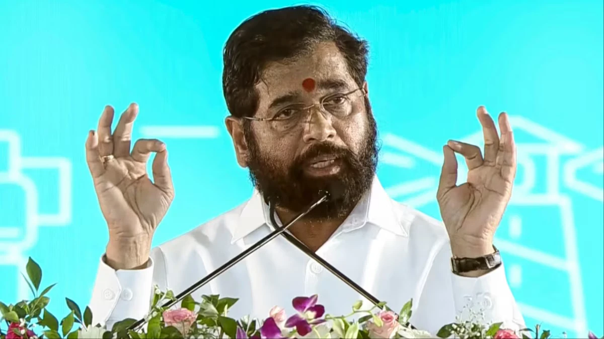 दशहरा रैली में शिंदे का उद्धव पर तंज: 'हम वैनिटी वैन वाले नहीं, ज़मीन पर काम करने वाले हैं'