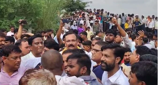 उंटगन नदी हादसा: 13 लोग डूबे, पांच की लाशें मिलीं; भाजपा सांसद चाहर पर भड़के ग्रामीण