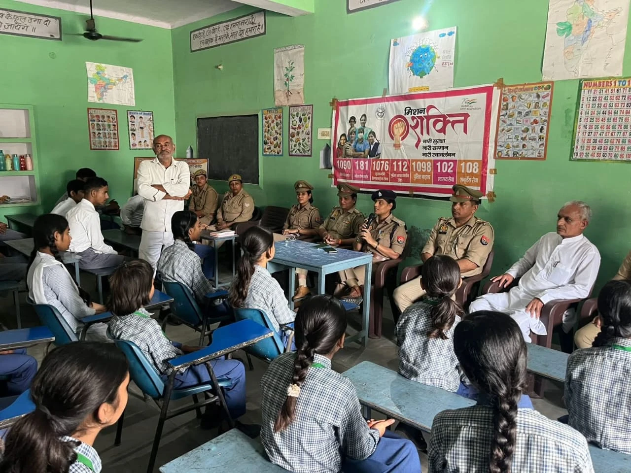 मिशन शक्ति 5.0 अभियान छात्र छात्राओं को किया जागरुक  मिशन शक्ति 5.0 अभियान छात्र छात्राओं को किया जागरुक
