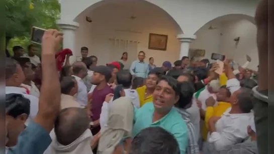राबड़ी आवास में राजद कार्यकर्ताओं ने अपने ही विधायक के खिलाफ किया हंगामा
