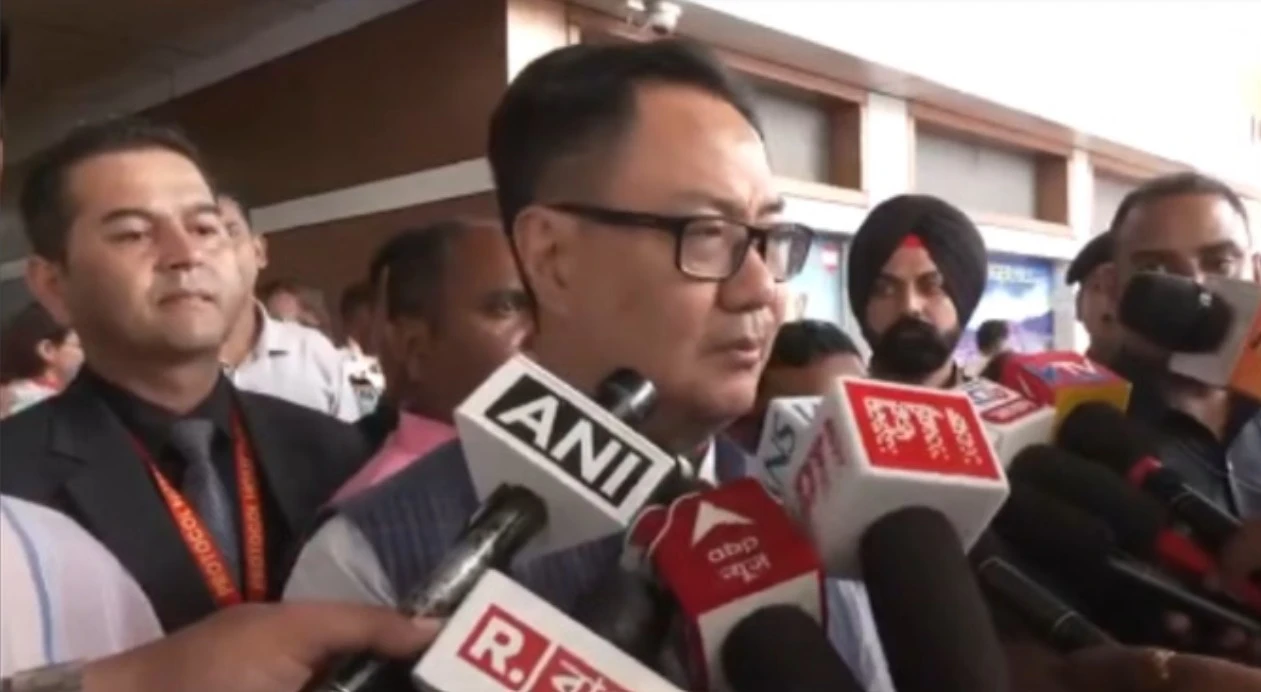 दार्जिलिंग में भूस्खलन और बाढ़ से मचा हाहाकार, रिजिजू बोले- पीएम तक पहुंचाई जाएगी रिपोर्ट