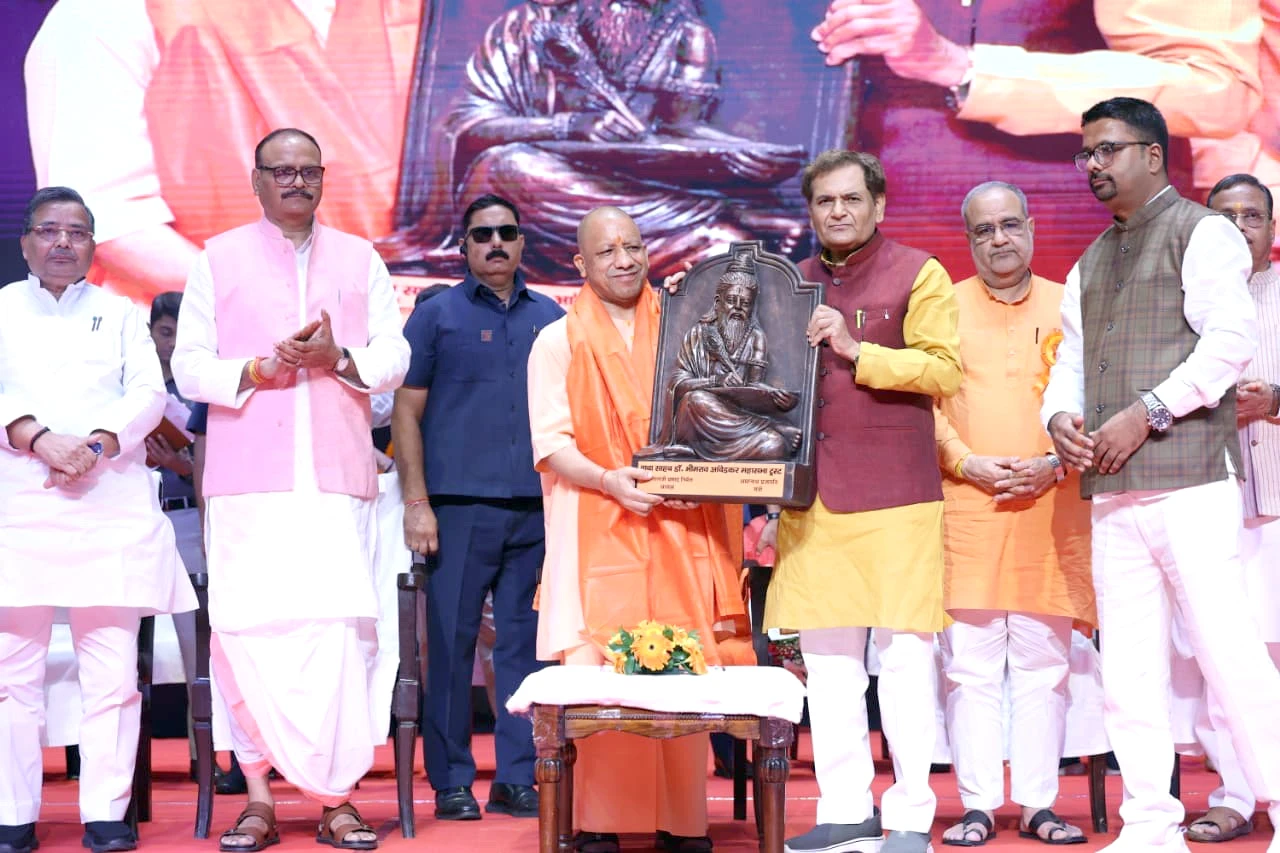 इनके चेहरे दोहरे, हर कार्य को वोटबैंक की दृष्टि से देखते हैं: सीएम योगी का सपा पर तंज