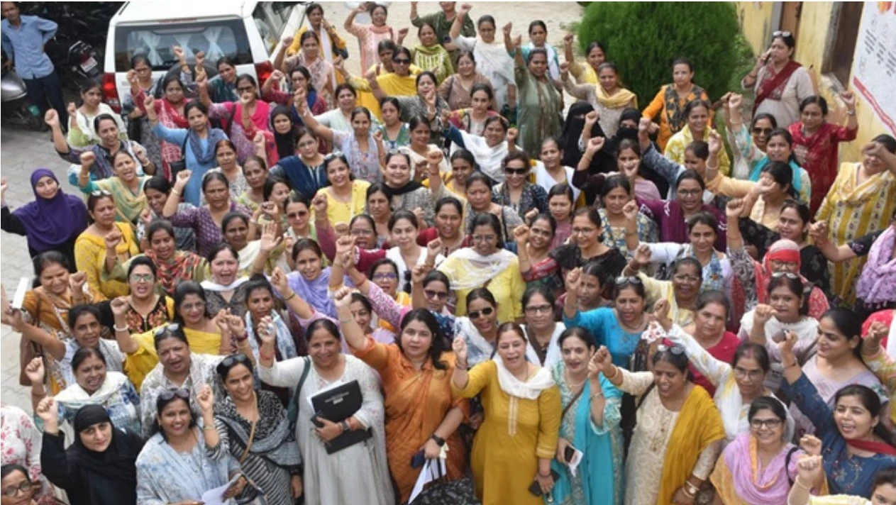 अखिल भारतीय शिक्षक संघर्ष मोर्चा ने सांसदों को सौंपा टीईटी अनिवार्यता विरोधी ज्ञापन